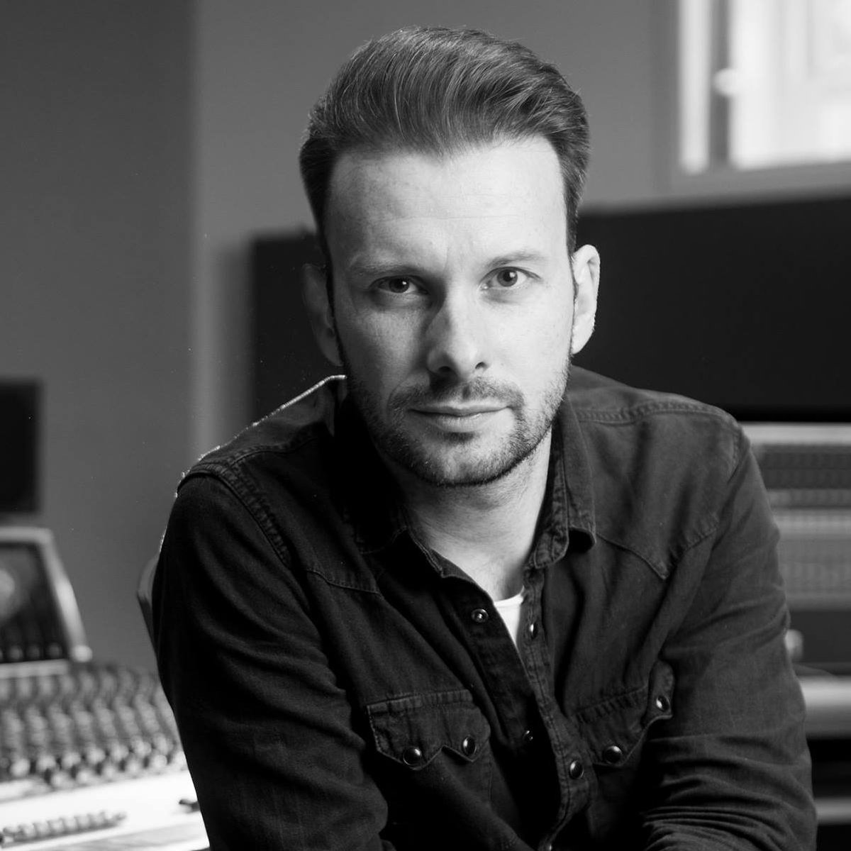 UKMusicJobs's tweet photo. Check out the latest in our #FeaturedUser series where we speak to #Producer, #SoundMixer, #SoundEngineer @andrew_aglen, a graduate of @AbbeyRoadInst, about his career and forthcoming projects https://t.co/1CyQpoM8sK https://t.co/wSIBdFX8EM