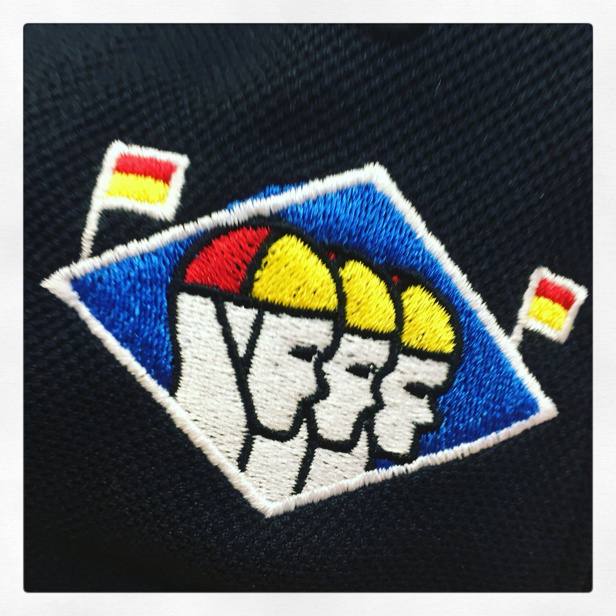owenmorgs's tweet photo. This long established logo belongs to @SLSNZ and was well-designed to denote strong messages of teamwork, #VigilanceAndService, which are the foundations of surf lifesaving. #AnotherDayAnotherDesignDollar #lifeguard #lifesaving #SurfRescue https://t.co/iBBDsNNaRC