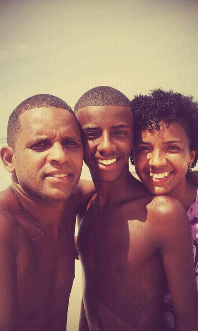 jiujteiro's tweet photo. Sorria E Abrace Seus País Enquanto Estão Aqui🎶🎶❤ https://t.co/uT0vAxyoDo