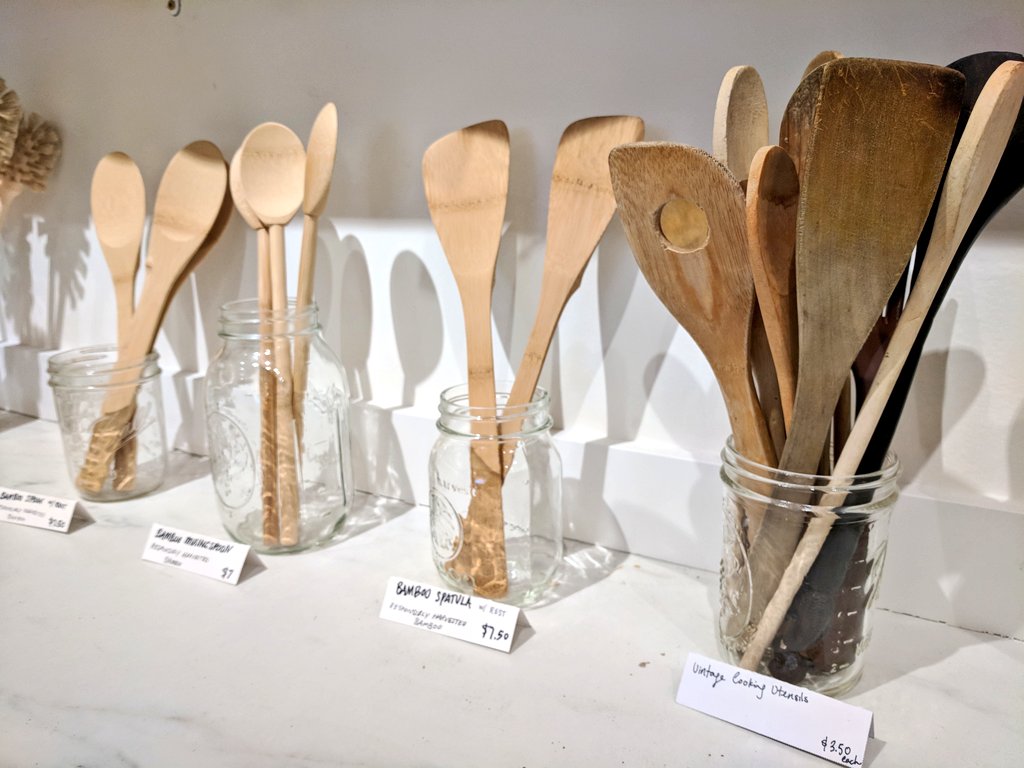 TheGeneratorCa's tweet photo. Found a great place for sustainable goods, and alternatives to plastic stuff! The Pale Blue Dot on #JamesN, couple doors down from @GreenbarHamOnt. #HamOnt https://t.co/CXGAsFqwrG
