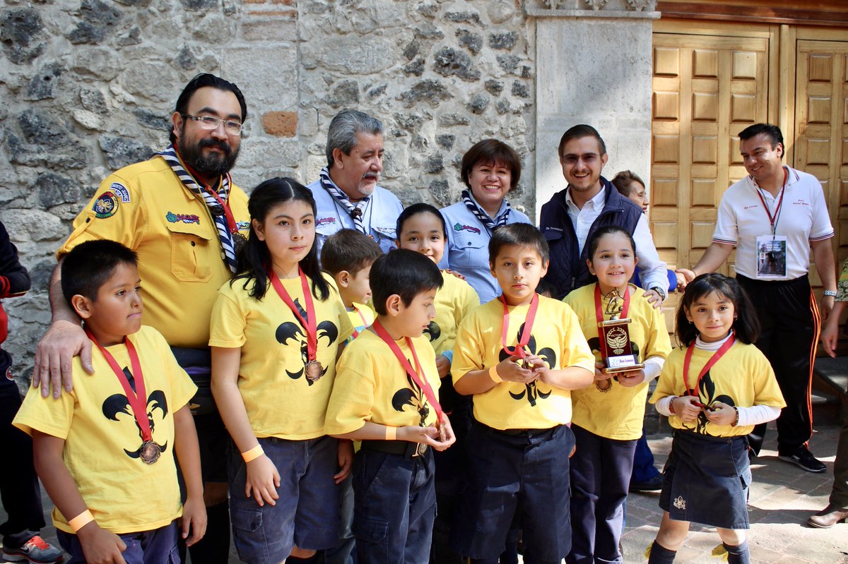 storreblancae's tweet photo. Agradezco a los vecinos de San Lorenzo por invitarme a la premiación de su torneo de fútbol infantil y por darme la oportunidad de seguir conviviendo con ellos. https://t.co/d14SYFAMml