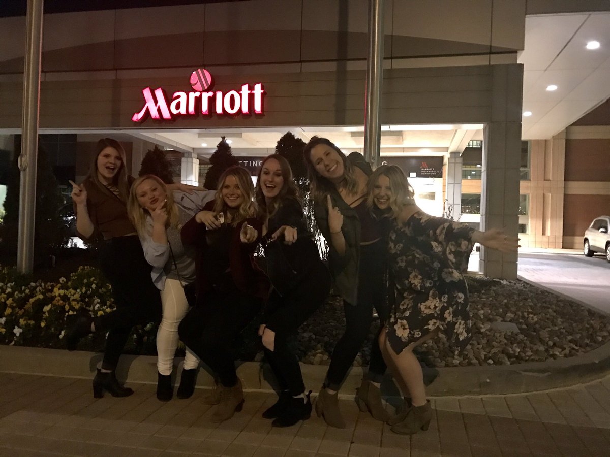 KandyKain8's tweet photo. @AliciaKalik @ChellyLudamen @makayladennis @caro_hesterman ill contribute too.. so much fun 💕 https://t.co/jojCw3QhYc