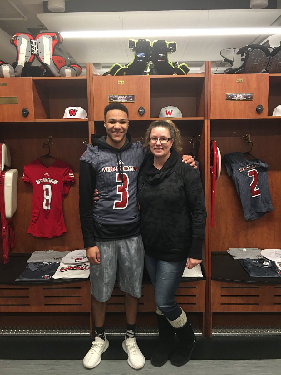 vloneracerj's tweet photo. Very excited to announce that I have received my first offer from Western Oregon University! #WolvesUp https://t.co/alAwN7J2c0