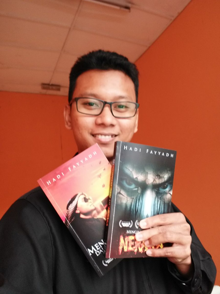 HF_Collectionz's tweet image. Waaa.... 
.
.
Admin Izz @izzuddinaljitrawiy dh pegang bku Yg bakal dikeluarkan nanti...Series x sabar nak dapat Buku Terbaru karya hadi fayyadh....Dan lgggggg x sabar Sebb dapat Percuma lagi satu Buku....Waaa....Jommm... 
.
.
Preorder Skrg wsp me +601111659603