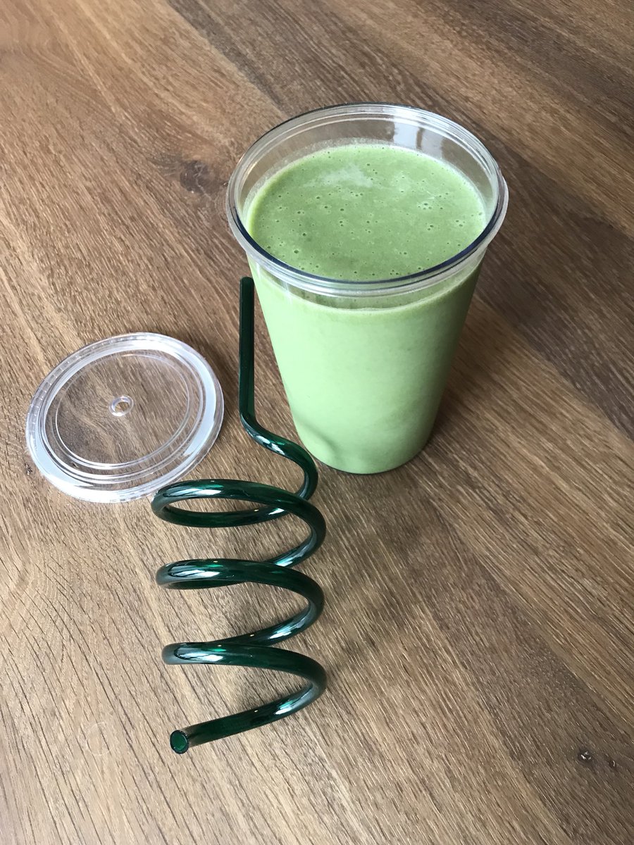 parmajohnnny's tweet image. Smoothie Saturday ... 
banana
cucumber
kale
spinach
lemon
wheatgrass
@DrinkOrgain vanilla protein powder
coconut water
fun spiral straw ✔️
