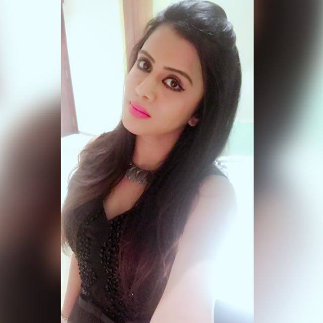 PearlKalangiyam's tweet photo. #Alagu #AnjanaVJ 😘😘😘😘 #BestVJ #VikatanAwards #BestAnchorAnjanaVJ https://t.co/FyrVl3lM0d