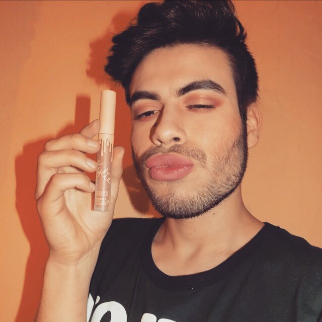 _angelfaz3's tweet photo. Make Up! By KYLIE COSMETICS  @KylieJenner https://t.co/2UQDANMx37
