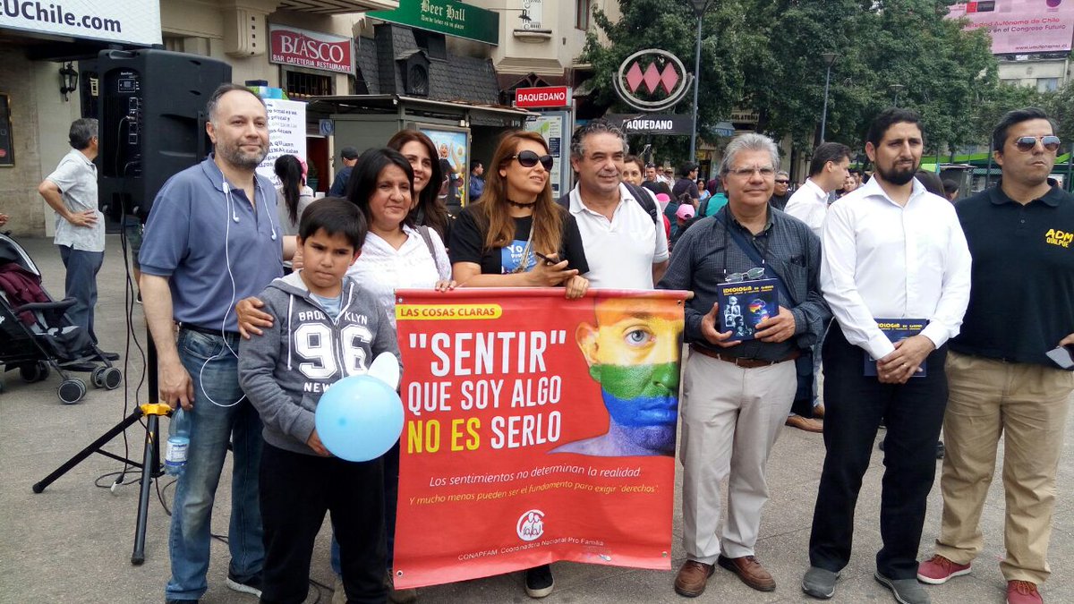 MAngelicaPurce1's tweet photo. Metro Baquedano 
El sentir no cambia lo que eres.
Muy nefasto basar leyes y crear derechos sobre una verdad que no existe 
@tolerancia0 @biobio @GobiernodeChile
Cc @hcorralt @DiputadoSabag @jbellolio @Tono_Coloma https://t.co/geuhx145a2