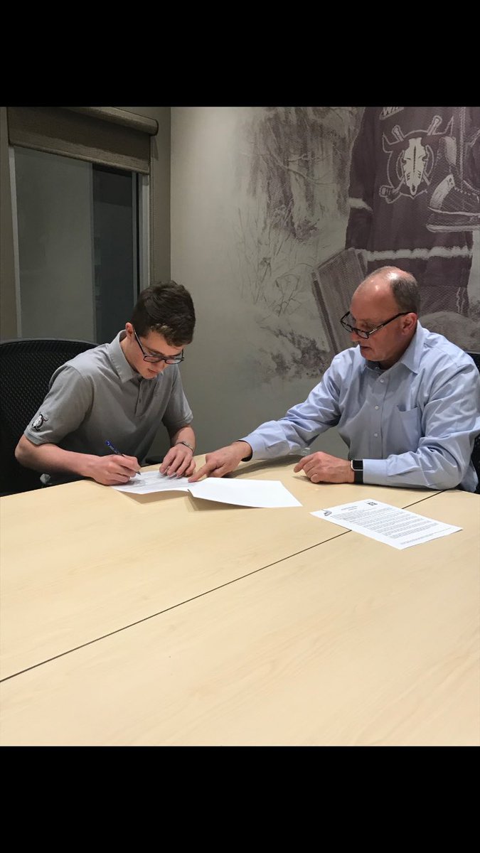 Chase_leslie21's tweet photo. Very excited to announce my signing with the @Rebelshockey looking forward to my future with a great organization! #RDR https://t.co/ets8DH5v6a