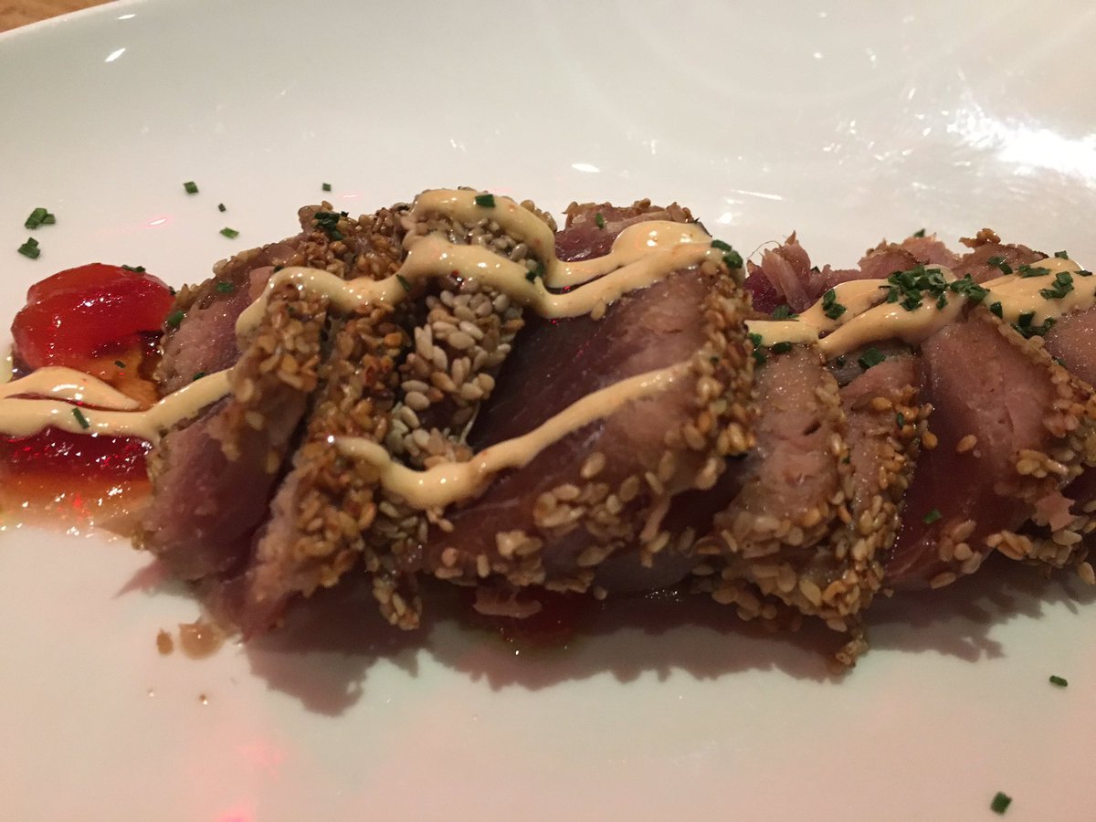 antonlalo's tweet photo. Bar rest Boca en Miranda de Ebro, sorprendente y arriesgada apuesta fusión excelentemente resuelta. Muy recomendable. https://t.co/BYzDeyHmDY