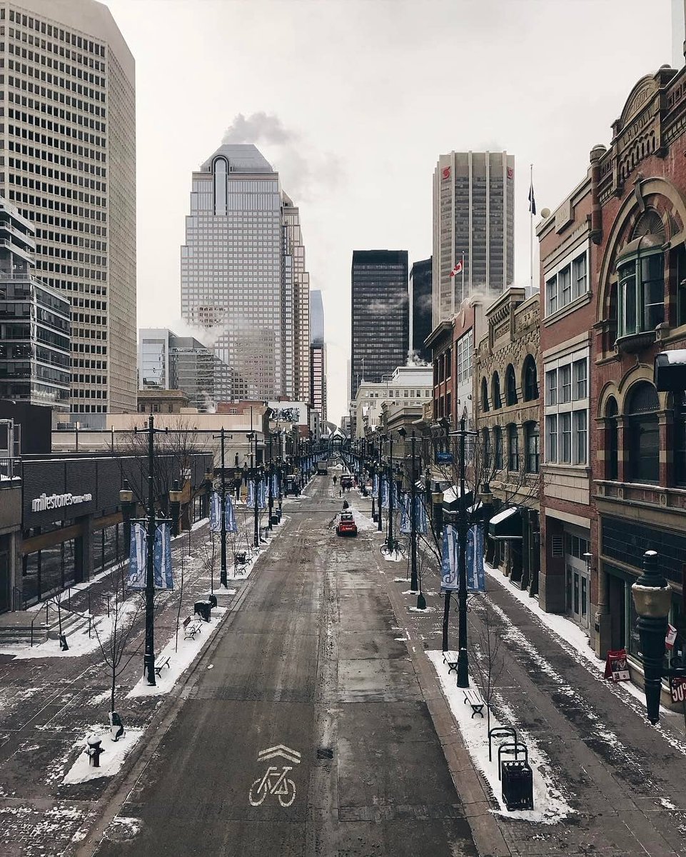 ResidentialOne's tweet photo. Drive safe everyone! make sure to stay warm too! (Photo - IG: yyc_explore) #Calgary #Photography #YYC https://t.co/WQQamO0Ke0