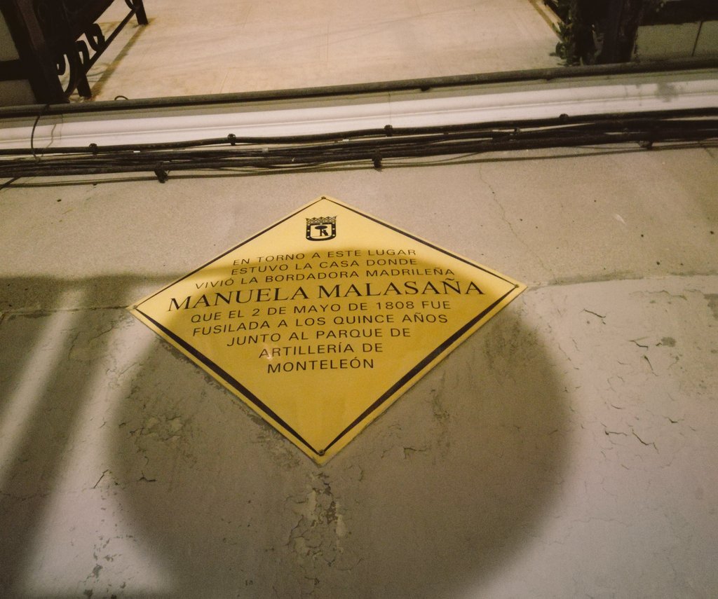 Siempre que pasamos por los lugares donde ELLOS estuvieron, NOSOTROS recordamos.
<a href="/NosotrosEllos/">Madrid 1808</a> #Madrid #Malasaña