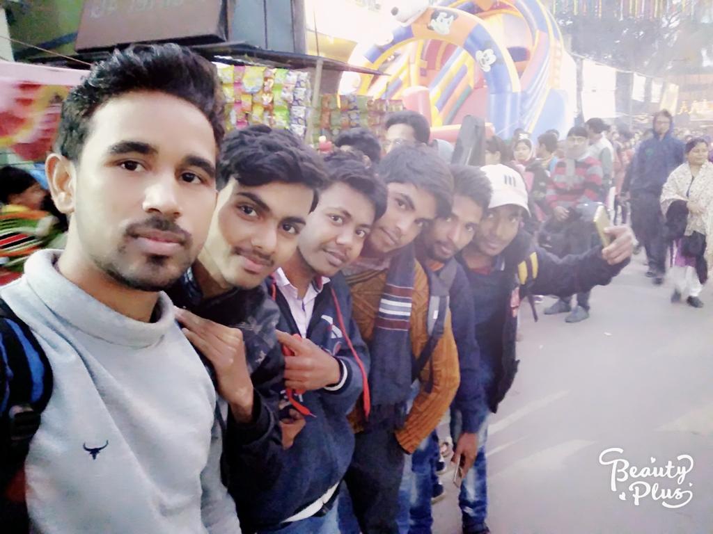imMamnoon's tweet photo. আজ কলেজে গিয়ে বন্ধুদের সাথে অনেক মোজাকোরলাম
তারই একটা প্রতি ছবি
1-ছোটন 
2-আমি মামনুন 
3-সুজন 4-মেসবা 5-সুমন 6-সান্তনু https://t.co/r6Bl5mPXQ1