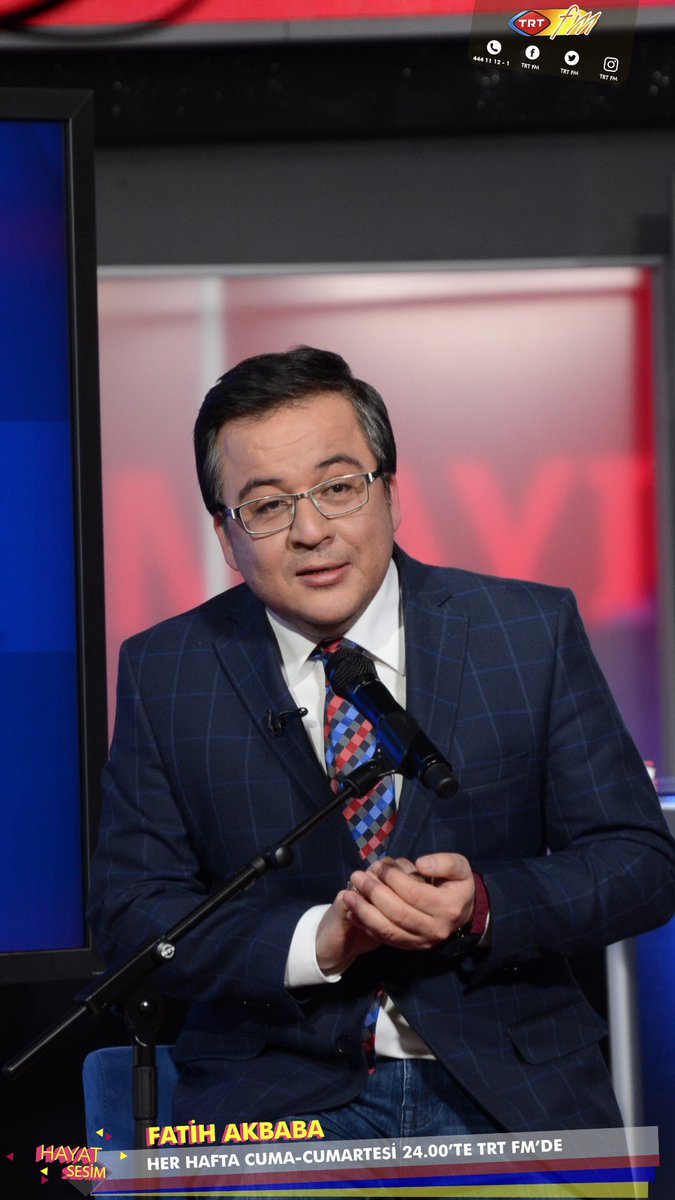 “Gençlik başımda duman,
ilk aşkım ilk heyecan! 
kovaladıkça kaçan,
ateş böceğim misin?”

Bu gece saat 24’de <a href="/TRTFM/">TRT FM</a> de Hayat Sesim <a href="/akbabafatih/">Fatih Akbaba</a> de #gençlikgüzeldir başlığına yazalım ya da ☎️4441112/1’den ara sohbet edelim.