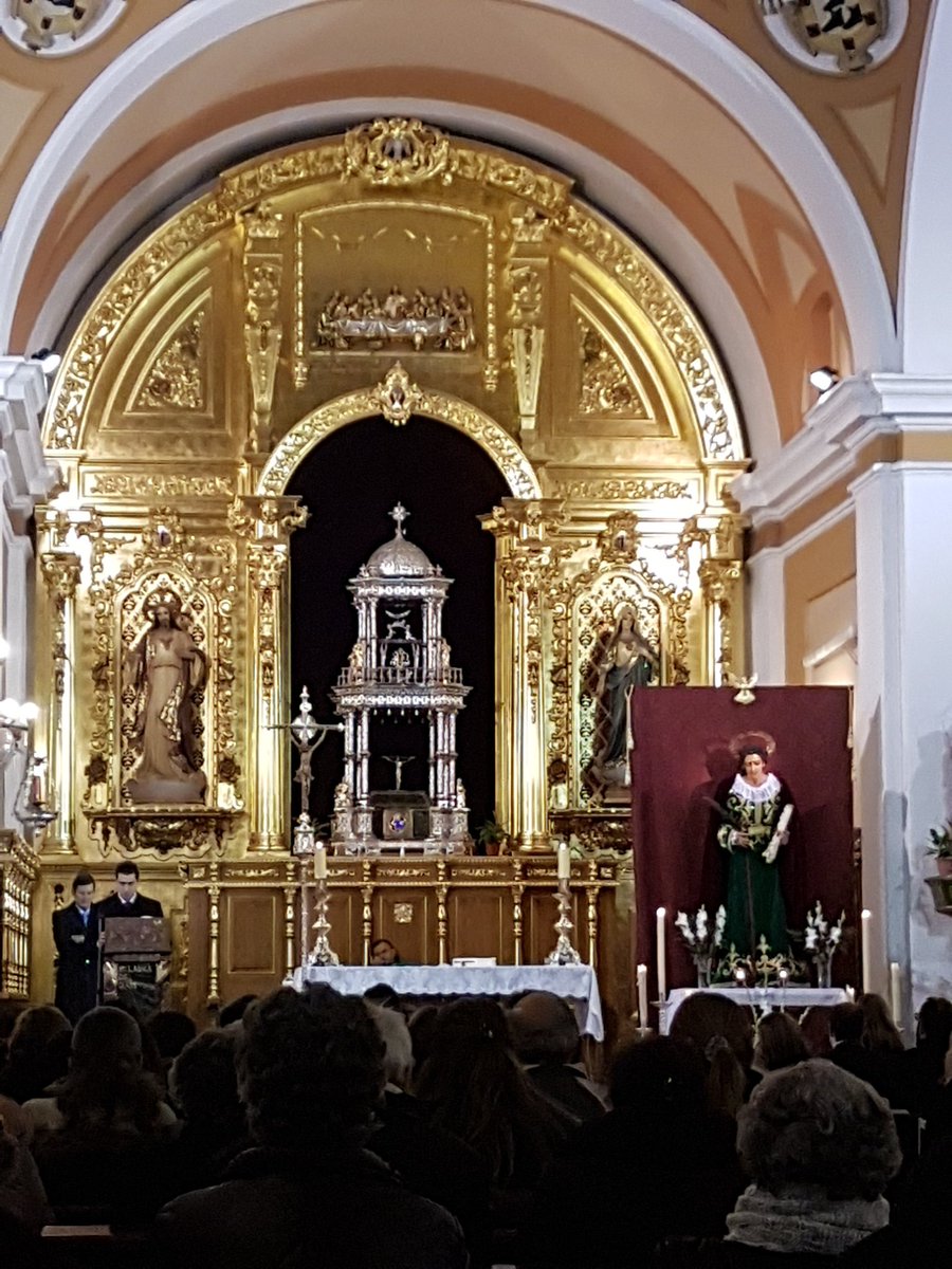 Nuestro sagrado titular San Juan Evangelista preside su santa misa desde el altar