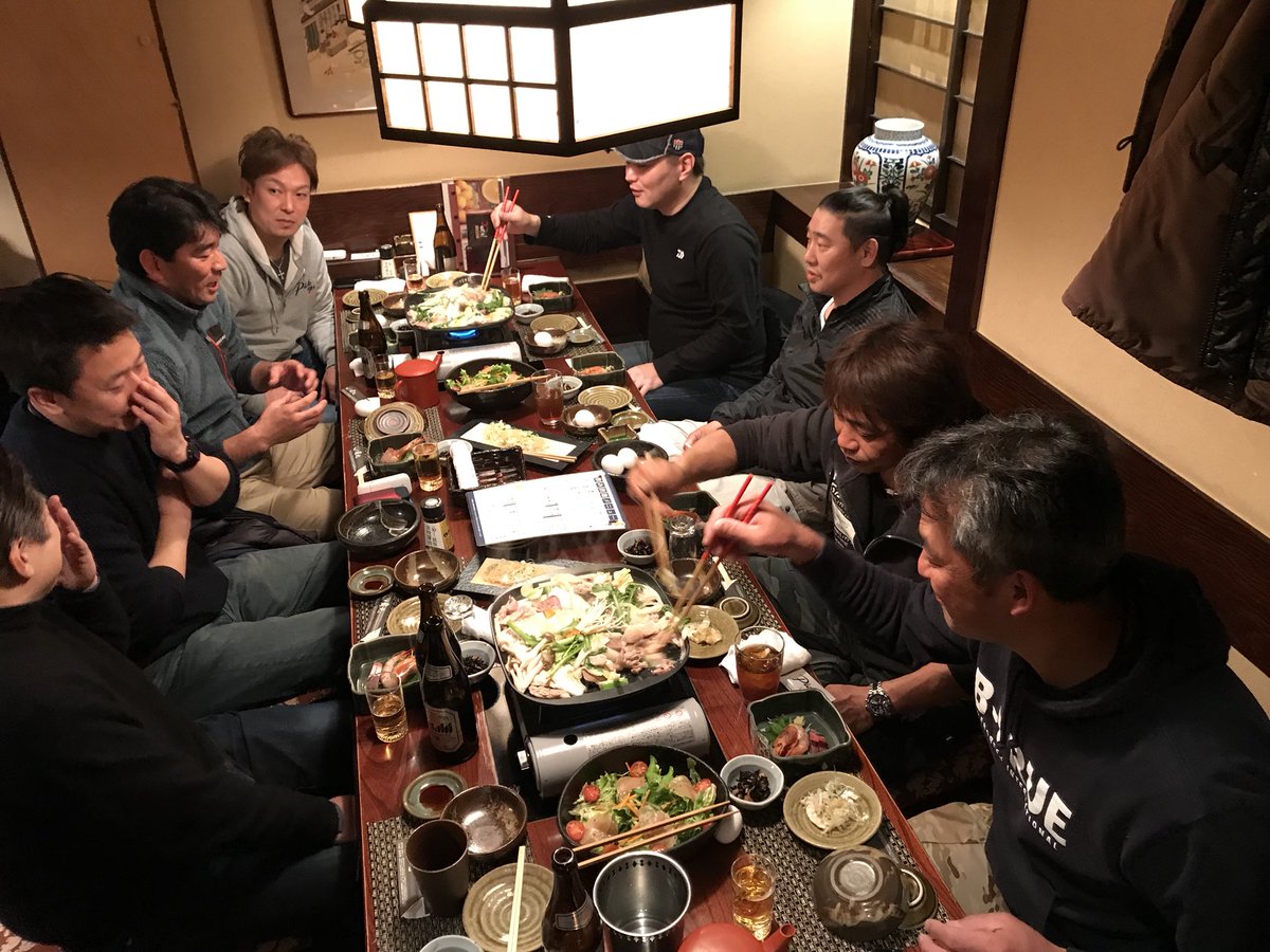 onuman0703's tweet photo. ピックアップ新年会でした。ちなみに、二次会は会社でした。2018年も全力で釣れるよう頑張ります。#ピックアップ #小沼正弥 #オヌマン #職業釣り師 #シーバス #ジグヘッド #ワーム #リバーシーバス #鱸 #俺の職業シーバスプロ #スリートラップ #threetrap #シーバス #新年会 #pickup #お正月 https://t.co/b2DoakZgtl