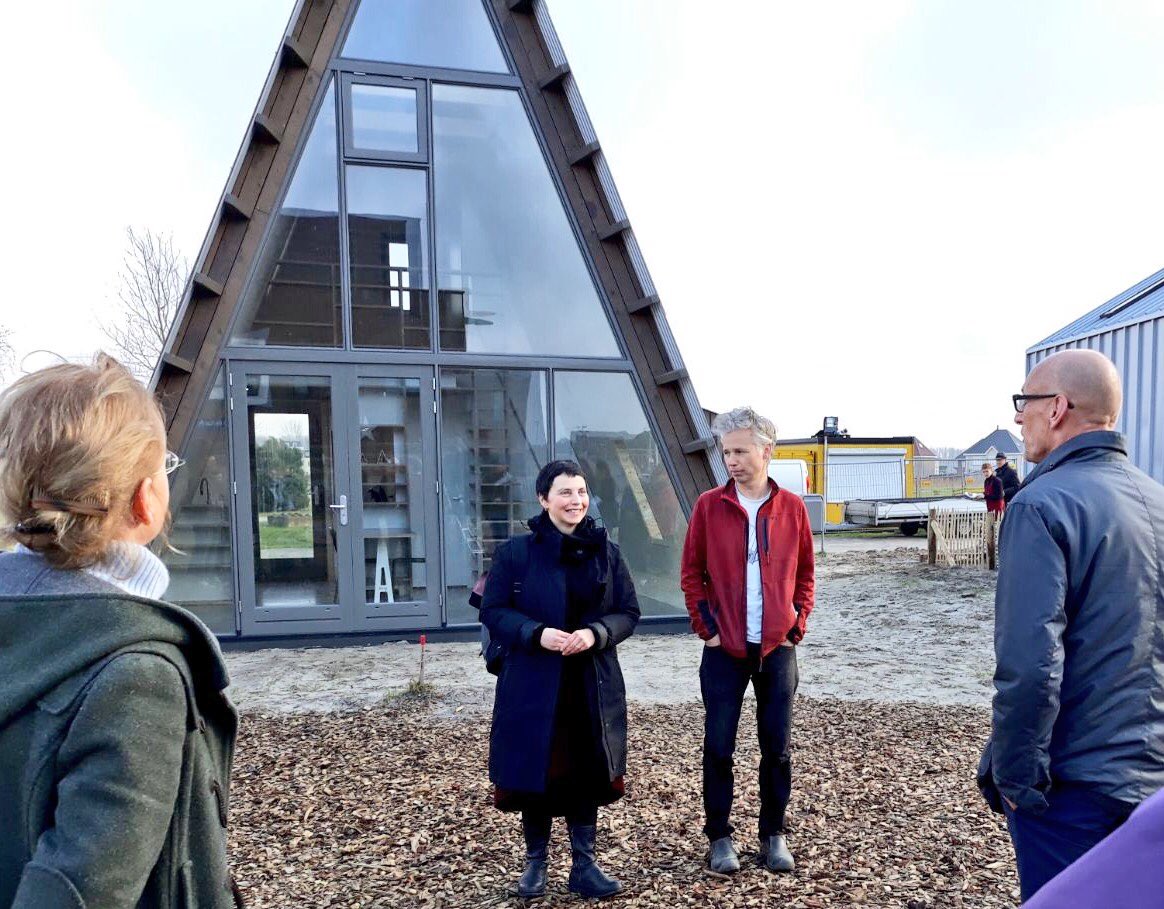 Gister geboorte 2 afgeronde bijzondere ontwerpen <a href="/TinyHousingEXPO/">BouwEXPO-TinyHousing</a> SlimFit van Ana Rocha en Tiny-A van Daan Bakker en ontvangst boek Tiny Houses van Monique van Orden: minder huis, meer leven al in de 2e druk!