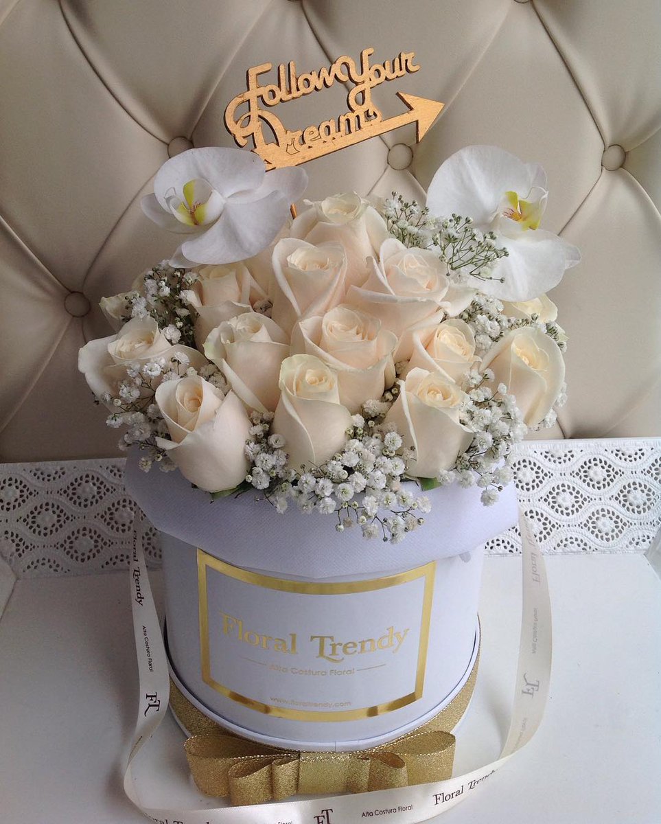 FloralTrendy's tweet photo. Este "Follow your Dream" se va directamente a una preciosa 👰 💖💖💖
floraltrendylaescuela #lujofloral #lujo #lujoatualcance  #luxury #luxuryflowers #diseño #diseñofloral #diseñadoraflorales #liliriveradiseñadora #sombrerasconflores #floreslima #floreriaslima #limacity https://t.co/JIJ3pstnbO