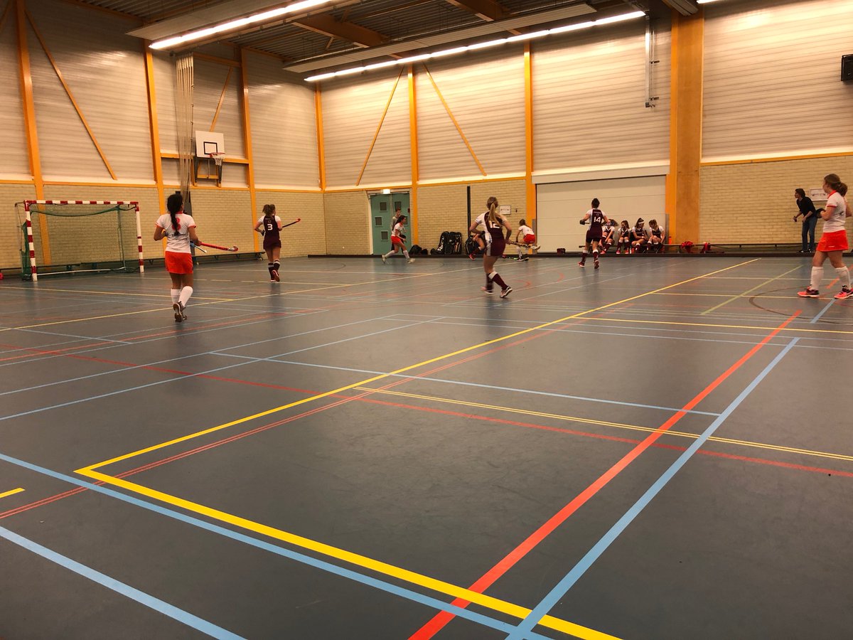 DennisWooning's tweet photo. Oudste en jongste in een team. Mooi om te zien #HcAres https://t.co/k61jCoJpEn