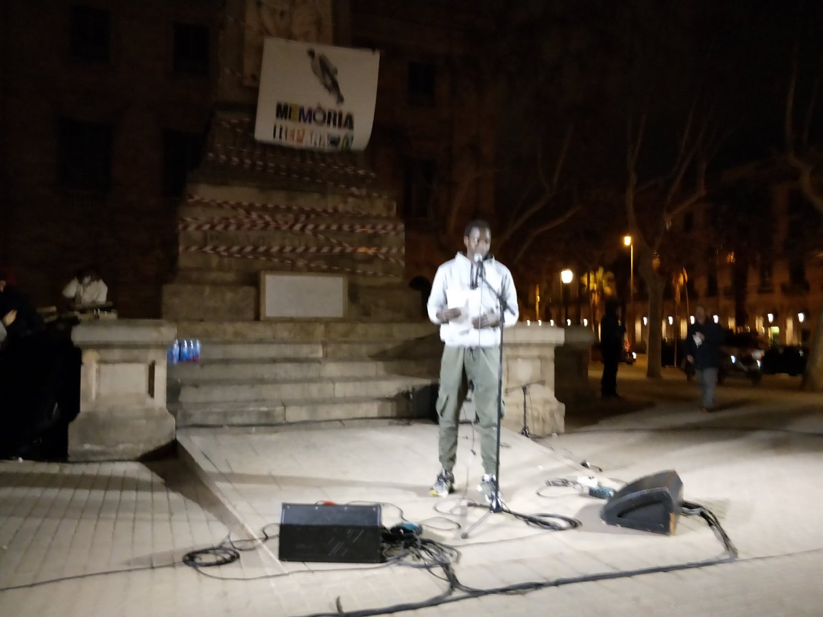 TrasLaManta's tweet photo. Lamine Sarr del @sindicatomanter:, la ley de extranjería, criminal y colonial mata gente en las fronteras, en las cárceles, en los CIEs, como #IdrissaDiallo a quién su familia no verá nunca más #AdéuAntonio https://t.co/rJjMcnojBF