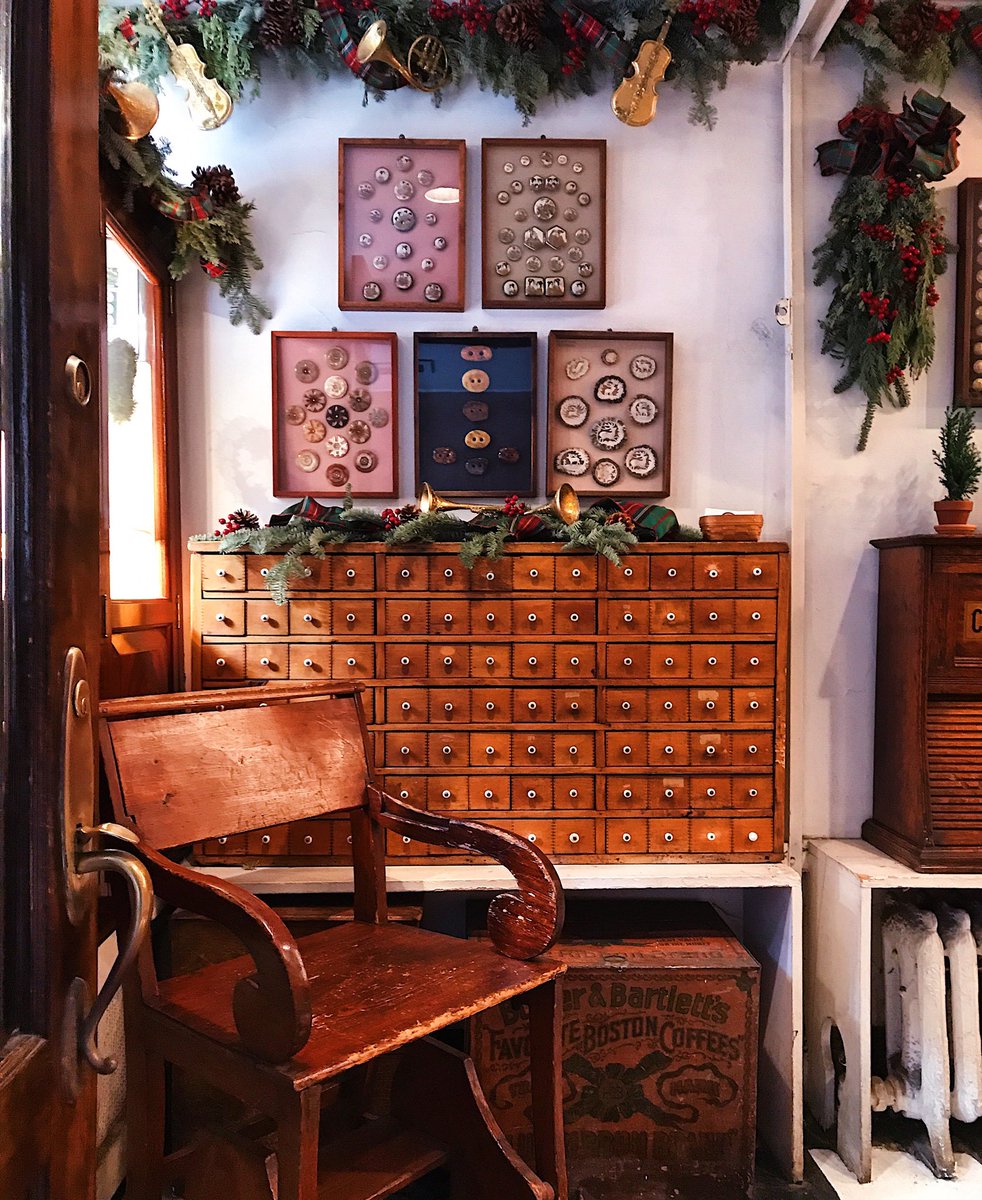 The_ItalianGent's tweet photo. BUTTON // #Saturday at the historical Tender #Buttons looking for the right ones! #weekend #gentleman #style #imageconsultant #personalstylist #theitaliangent #italianstyle #petermazzei #attire #dapper #gent #dapperstyle #manhattan #nyc #newyork #bespoke https://t.co/pHVI905EVF