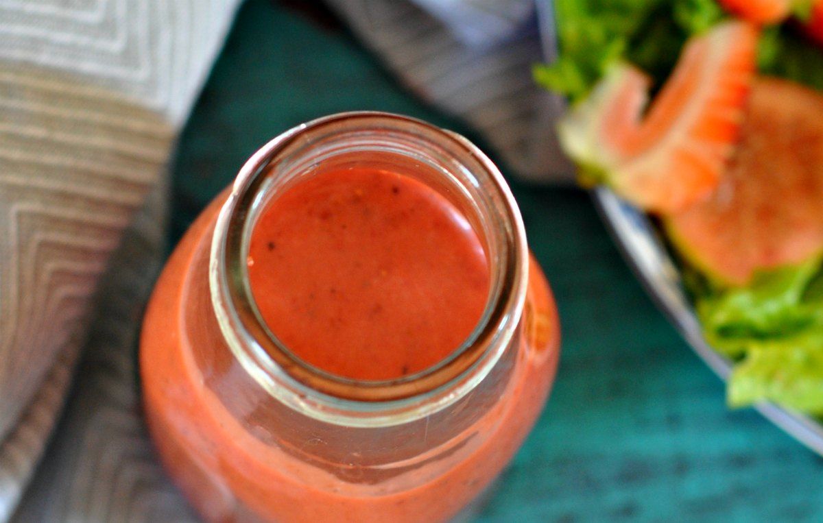 monikamanchanda's tweet photo. Super quick to make and an amazing dressing for all your salads! This strawberry vinaigrette is so delicious! https://t.co/2nIa8rK8iv #recipe #food #strawberry #salads #dressings #makeandstore https://t.co/AsPuLeD6XV