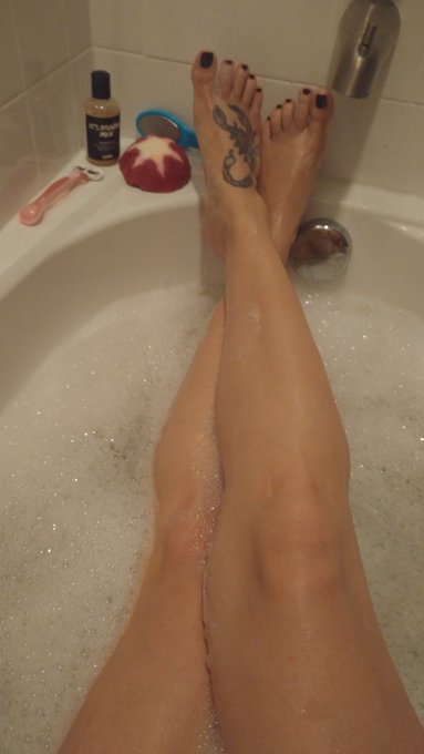 Hot bath and a foot scrub..time to relax🛁 https://t.co/8dSauVHYnN<a href="/tag/metime"class="tags"><span>#metime</span></a>