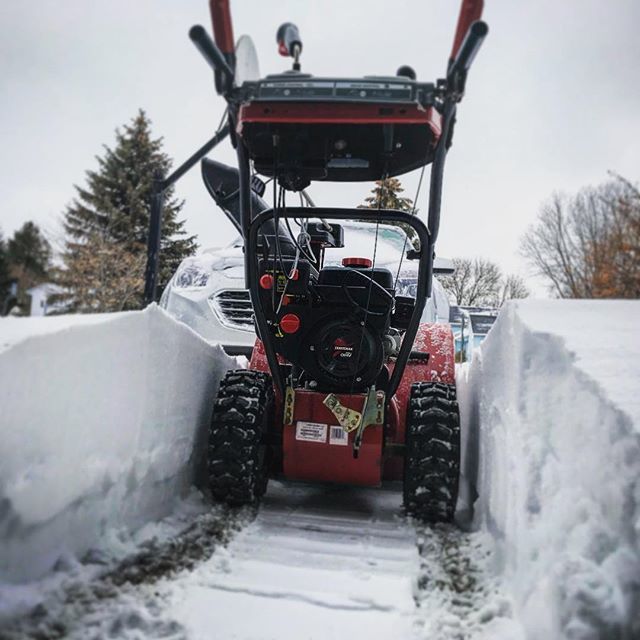 ToddJClausen's tweet photo. Just a couple of feet. Some cities would shutdown completely for this. #rochesterny #hothchester #snow https://t.co/U8tasd6aJR https://t.co/MzxKCB42DR