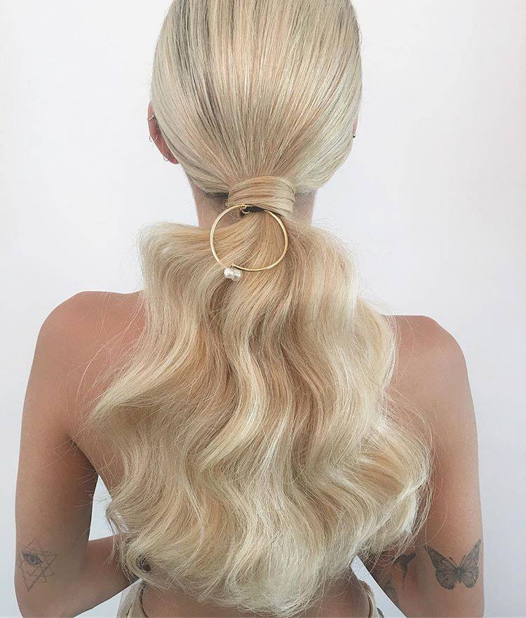 WellaHairUSA's tweet photo. Our dream #ponytail styled by the wonderful @cwoodhair! 😍 Learn how to get the look using our EIMI Collection and #OilReflections Light Luminous Reflective Oil ➡️ https://t.co/KAsv7kf79s https://t.co/pJyZXCqN6m