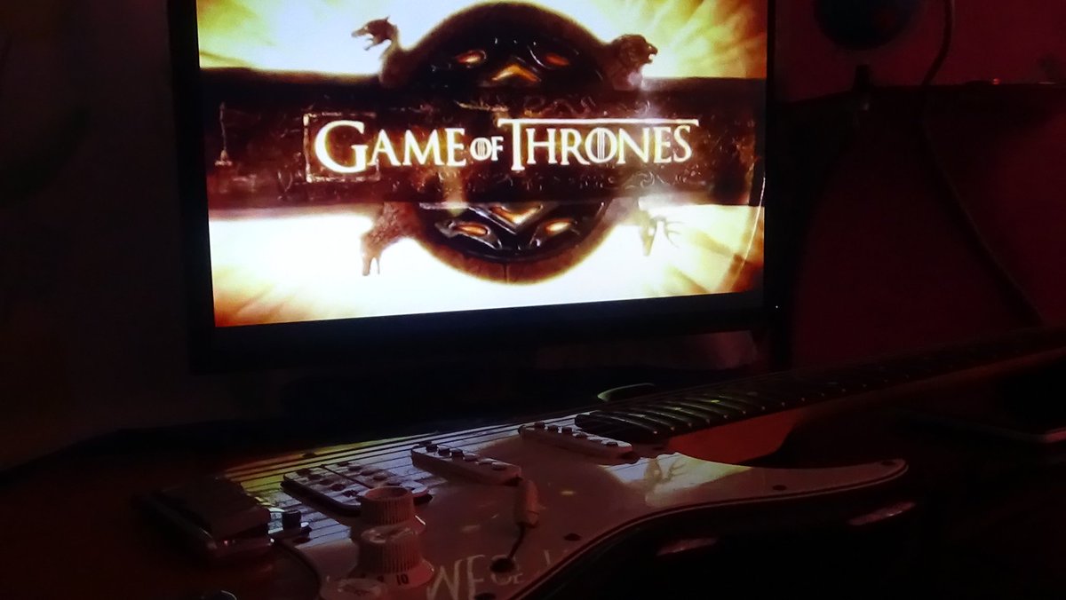 Soulgm1's tweet photo. Tiempo de práctica mientras vemos #GameOfThrones #GOT #SaturdayMotivation #Sabado #SabadoDeGanarSeguidores #music #FelizSábado #Enero2018 https://t.co/FfiI61QIsd