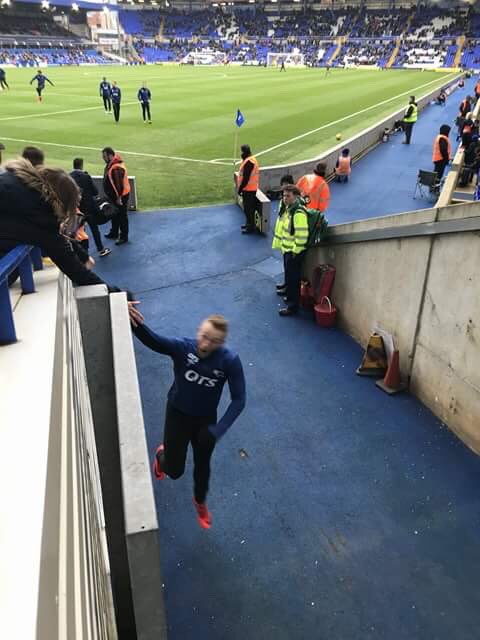 Andydcfc91's tweet photo. My other half @SaskiaLavinia getting Johnny Russel to give her a high 5 he shouted im to small haha and big thanks to her favourite player andre wisdom for also reaching aha. #dcfc #dcfcaway #ramsontour #derbycounty πβ½οΈ https://t.co/qFzbjF3klb