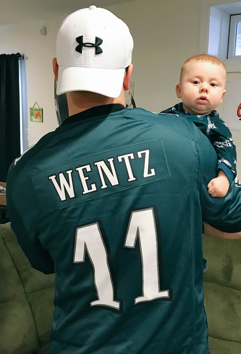 brookeee1984's tweet photo. We'll be missing this little guy's namesake today! 🦅#carsonjax #cj #3monthsold #namesake #carsonwentz #FlyEaglesFly @cj_wentz @Eagles https://t.co/rZFoh83ISS