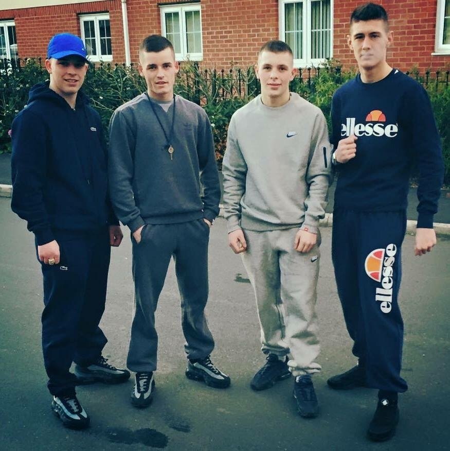 по пятам scally