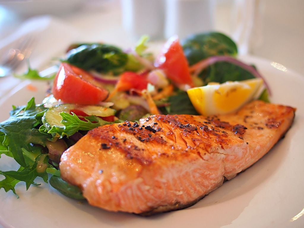ButflBrwnBbyDol's tweet photo. Hey y’all!! What’s on your plate? It’s the weekend so hold strong to your weight loss journey. Remember no excuses, you can even find healthy meals eating out too. #setanintention #inspirational #intentions #healthyeating #cleaneating https://t.co/ChHN8GTYEw