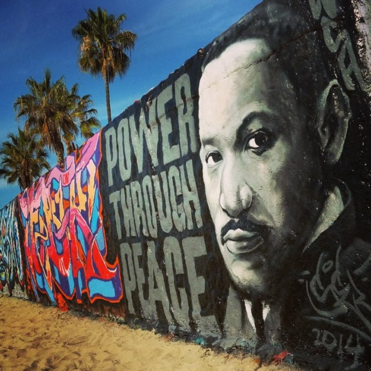 LOLOSSeafood's tweet photo. We'll be open on MLK Day with 2-for-1 drinks from 4-6PM! More details on our newsletter: https://t.co/r45GVFTwXV https://t.co/Y5Bhia5bZc