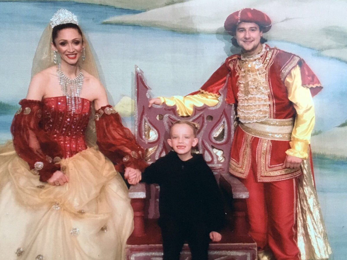 saffydancer's tweet photo. @TheatreRoyalStH absolutely made Saffrons day having this picture taken with @LucyJo_Hudson #snowwhitepanto   👯💕 https://t.co/hi7daksaL2