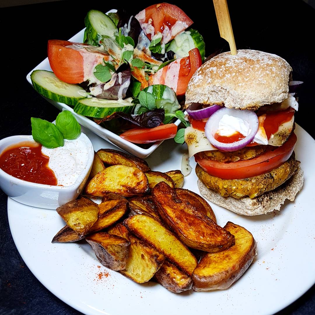 Aaronvegan tweet picture