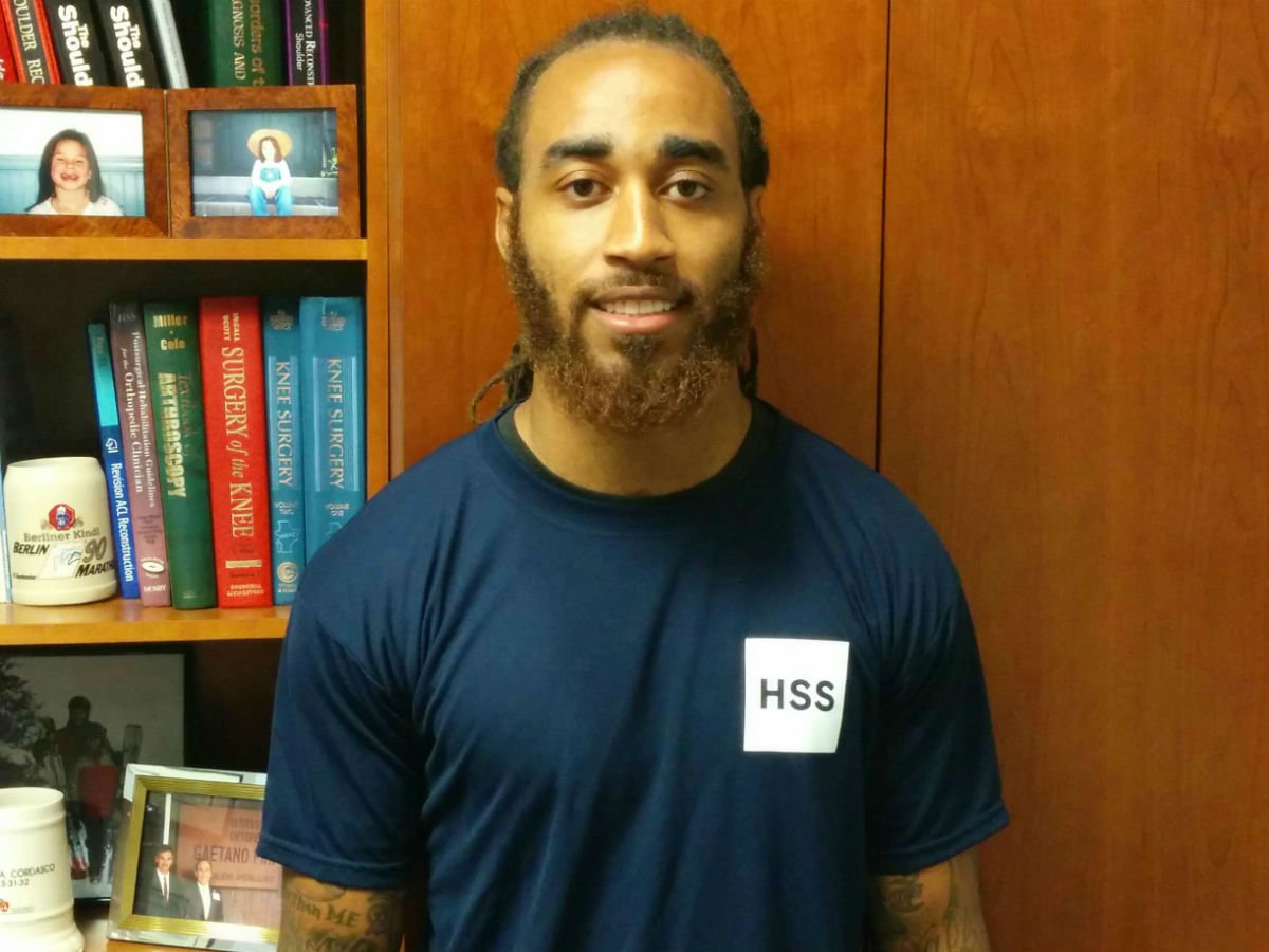 HSpecialSurgery's tweet photo. Best of luck to New England cornerback and HSS patient Stephon Gilmore (@BumpNrunGilm0re) in tonight's #NFLPlayoffs matchup against Tennessee! #HSSBackInTheGame https://t.co/XybRgqUQq5