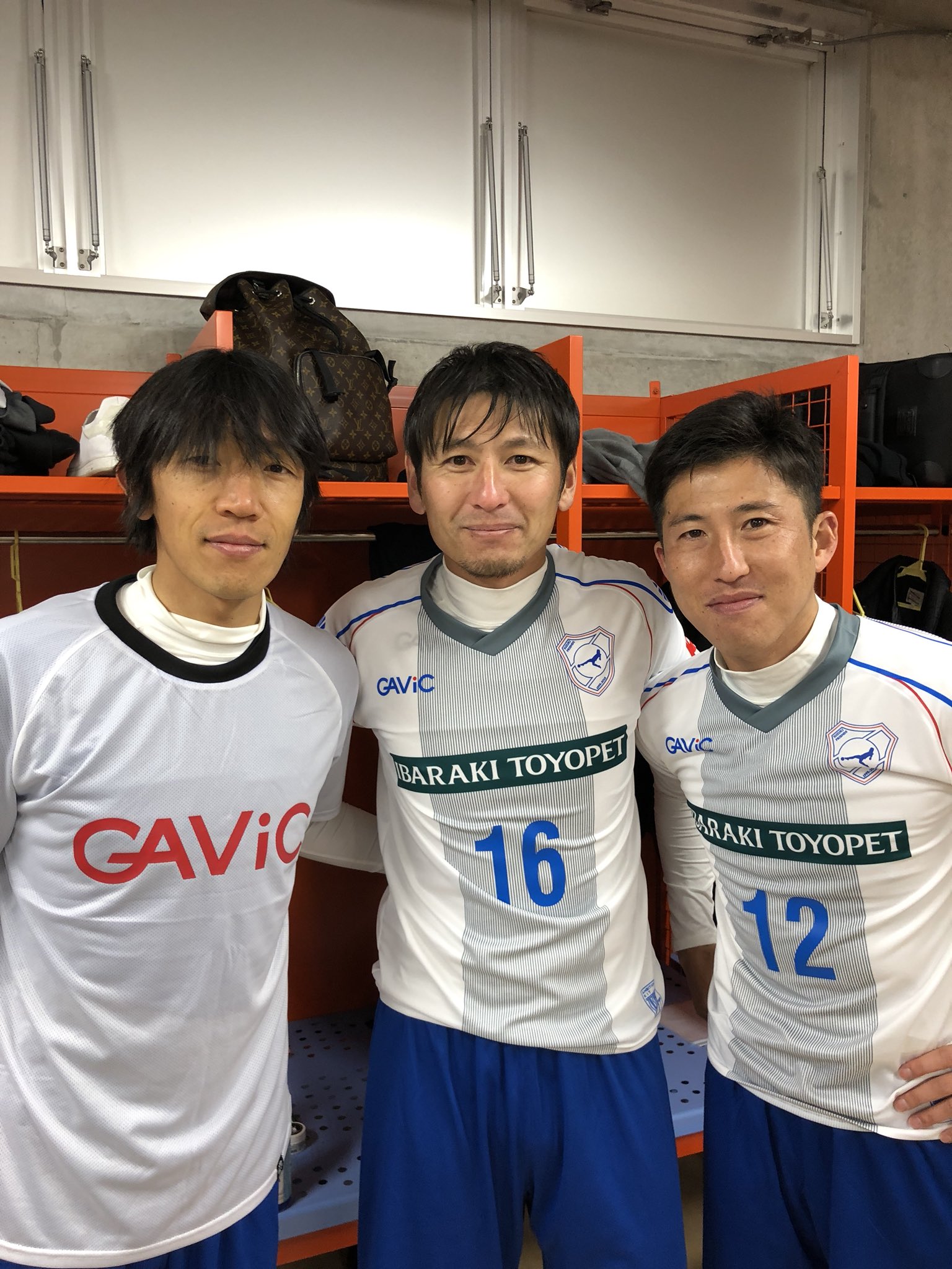 中田浩二 Koji Nakata 昨日は隆行さんの引退試合でした 鹿島 代表でものすごくお世話になり優しい そして頼もしい先輩でした スピーチも感動的でしたね 本当にお疲れ様でした 写真はファンタジスタ2人と W 鈴木隆行引退試合 中村俊輔 野沢拓也 中田浩二 Koji Nakata 昨日は隆行さんの引退試合でした 鹿島 代表でものすごくお世話になり優しい そして頼もしい先輩でした スピーチも感動的でしたね 本当にお疲れ様でした 写真はファンタジスタ2人と W 鈴木隆行引退試合 中村俊輔 野沢拓也