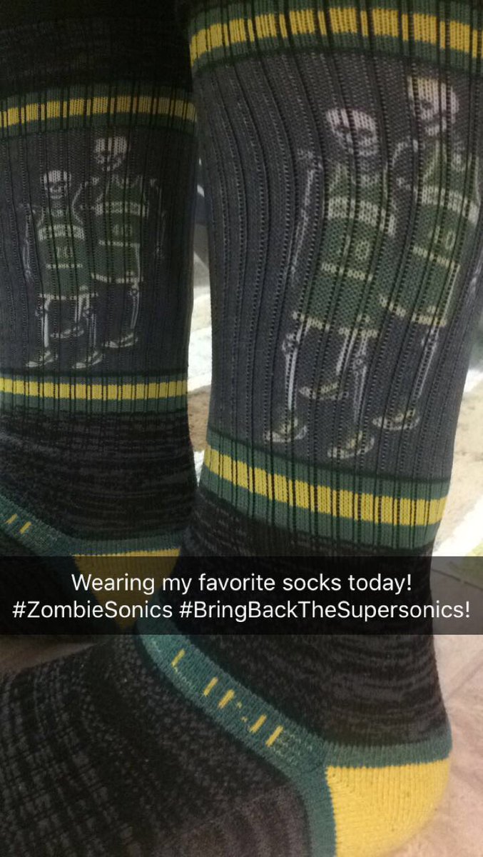LisaAndBeyond's tweet image. Wearing my favorite socks today. @Strideline @GaryPayton_20 Shawn Kemp #TheGlove #TheReignMan #ZombieSonics #BringBackTheSupersonics😭😭💚💛💚💛 

A basketball lover without a team is quite depressing!  It’s time to make it 32 teams in the league. C’Mon @NBA!!!