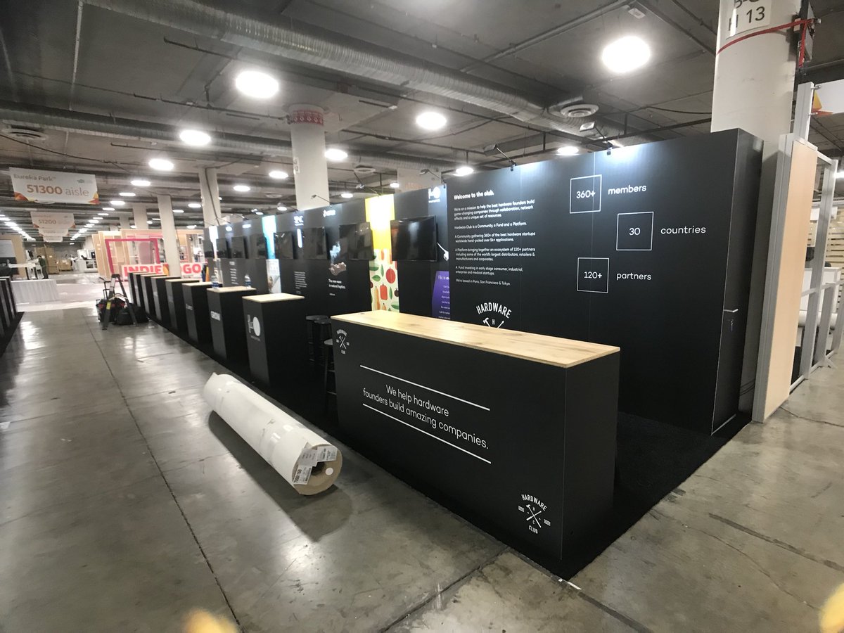 ExhibitPeople's tweet photo. Hard to believe that @CES #CES2018 has come and gone kudos to all the exhibitors and those folks behind he scenes that make this annual #tradeshow happen. #weknowtradeshows #tradeshowboothrental #convention https://t.co/qfMz6PCHNL