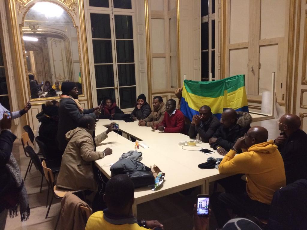 Des opposants à Ali Bongo occupent l'hôtel particulier Pozzo Di Borgo (Paris 7ème), un bien mal acquis… #Gabon