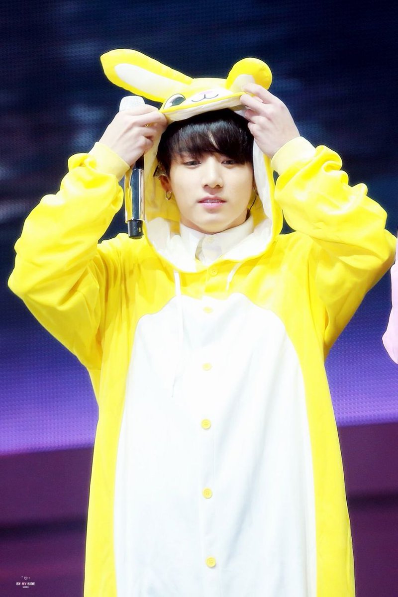 kookie_imagines's tweet photo. Jungkook looks so cute oml https://t.co/0DFnGFMMcz