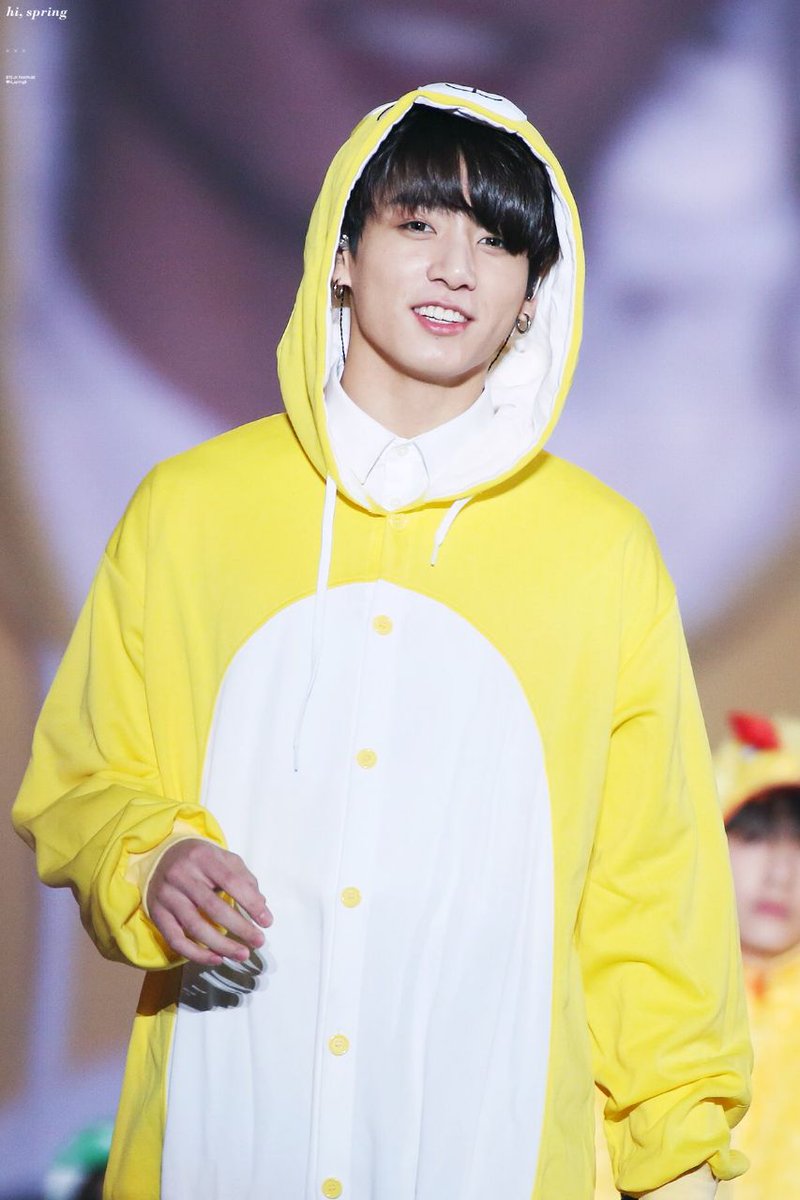 kookie_imagines's tweet photo. Jungkook looks so cute oml https://t.co/0DFnGFMMcz