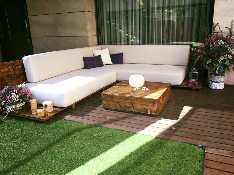 paletsdelujo's tweet image. Y para los que tenéis espacio, un sofá XL con madera reciclada y unos preciosos cojines. Desde 1 hasta 10 metros, te lo hacemos a la medida #sofasamedida #sofasexterior #sofasdediseño #sofasdesign #sofasdemadera #diseño #sofareciclado #sostenibledesign #www.paletsdelujo.com