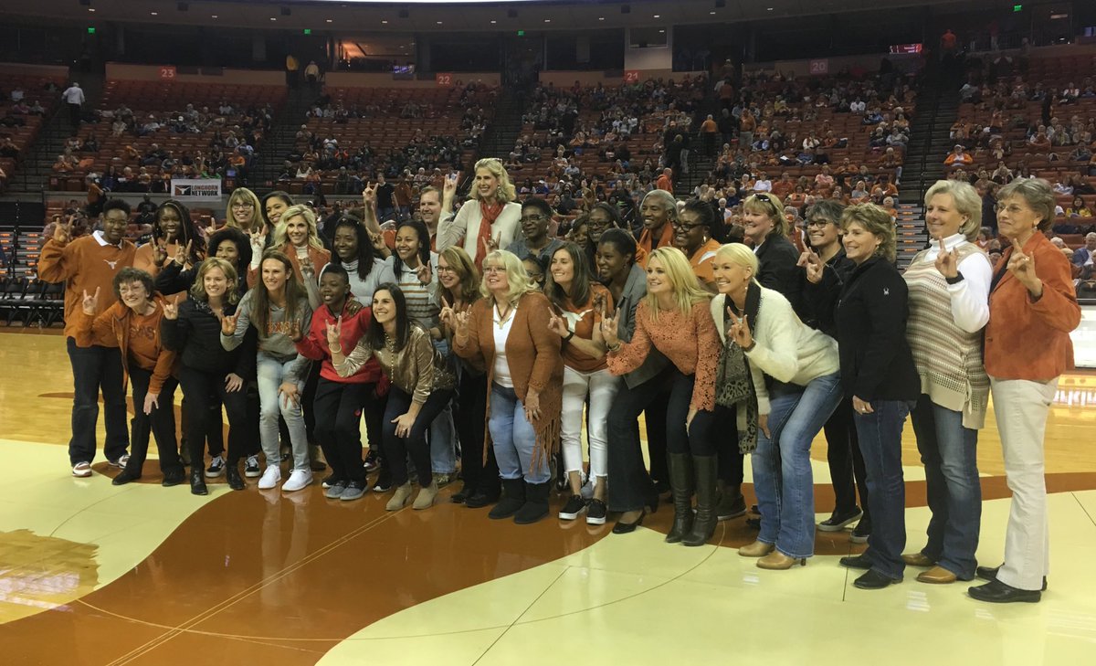 txtassociation's tweet photo. A testament to this amazing program, check out how many @TexasWBB alum came out to support during their annual reunion! #Longhorns4Life https://t.co/hRSYT6IjJj