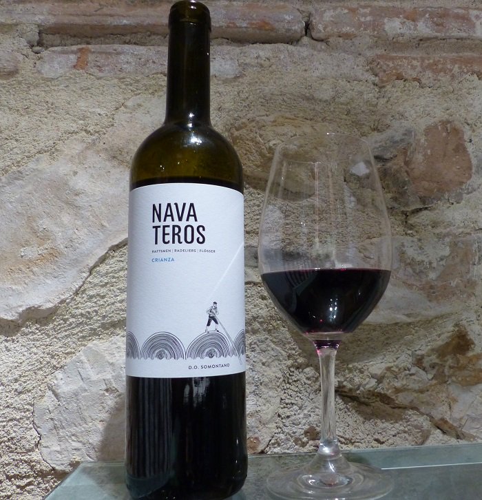 ADHalliwell's tweet photo. 2014 #Navateros - Simple fruity red, some welcome pyrazines, lightish but not green. Good job for 3.90€. From the versatile @DOSomontano region in Northern #Spain. https://t.co/kJZtMq01om