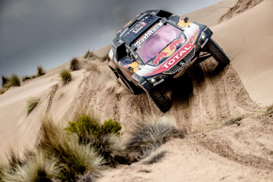 TotalEnergiesAR's tweet photo. ⏱ LIVE TIMING #Dakar2018 - Etapa 7 - WP6 :
1️⃣@CSainz_oficial 3h39m39s
Nuestro León mantiene el liderazgo ¿Podrá continuar así hasta el final de la etapa? Respondé con #SíTOTAL o #NoTOTAL https://t.co/Ok4cmltkOZ