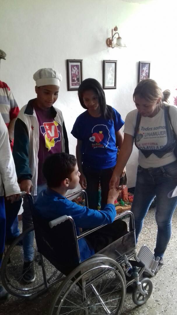 clapbloque7b's tweet image. Somos Venezuela, juventud y UNAMUJER, captando a las mujeres en proceso de gestación para el plan de parto humanizado, Barrio  Los Hornos 23 de Enero. Casa x casa como lo indico nuestro Presidente Obrero @NicolasMaduro #AquiNadieSeRinde  #EficienciaONada