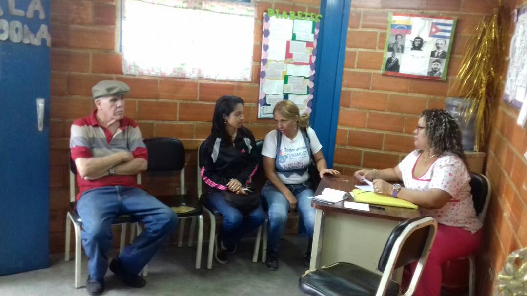 clapbloque7b's tweet image. Somos Venezuela, juventud y UNAMUJER, captando a las mujeres en proceso de gestación para el plan de parto humanizado, Barrio  Los Hornos 23 de Enero. Casa x casa como lo indico nuestro Presidente Obrero @NicolasMaduro #AquiNadieSeRinde  #EficienciaONada